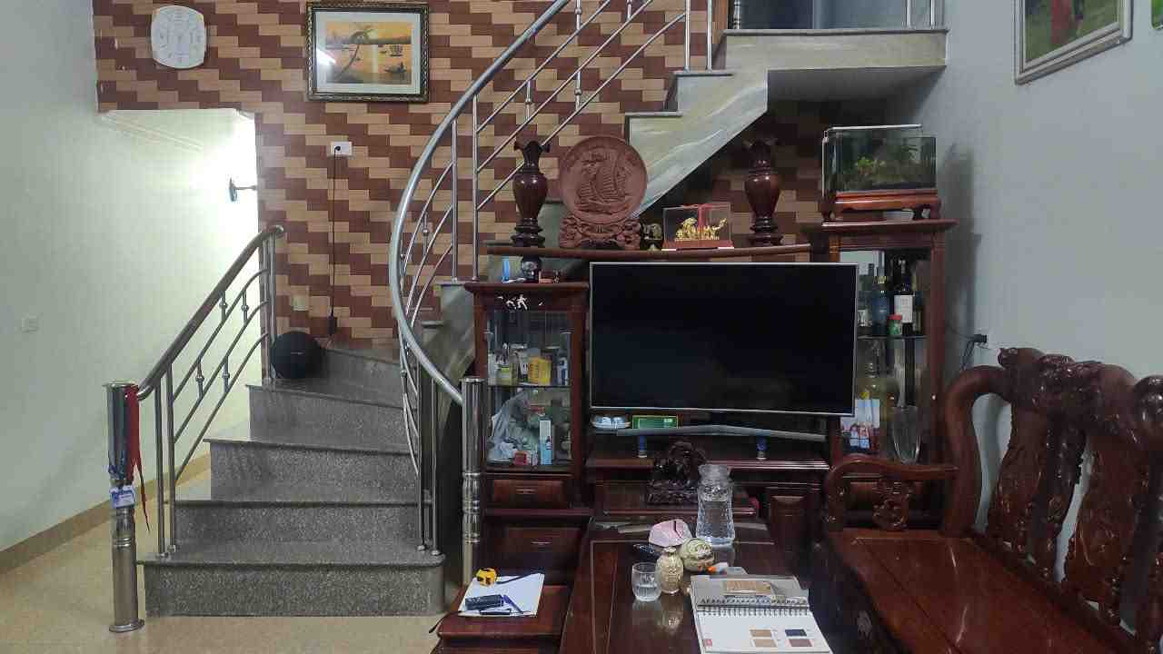 tu gam cau thang 